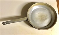 (2) fry pans, aluminum 14.75" diameter