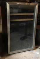 Danby Designer wine refrigerator with 2 shelves