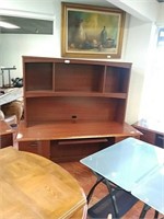Two tier comp desk