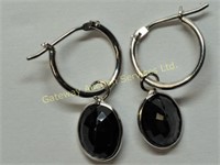 29-SG03 E500  14K White Gold Sapphire Earrings