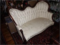 Lot #120 - Beautiful Victorian tufted and