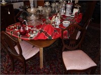 Lot #92 - Mahogany Duncan Phyfe dining table