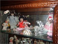 Lot #123 - Content of top shelf of curio cabinet: