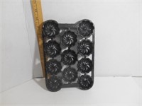 Cast iron muffin pan