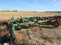 John Deere 610 Chisel Plow