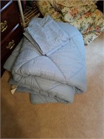 Light blue comforter 104x90" pemamerica inc 100%