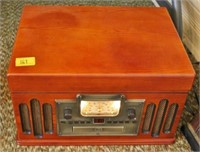 REPRODUCTION CROSLEY TABLE TOP RADIO/CD/TURNTABLE