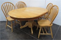 Round Pedestal Table w/ 4 Chairs & 1-Leaf