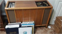 Magnavox Vintage Stereo Console