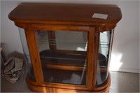 3' Oak Curio Cabinet(Good condtion)