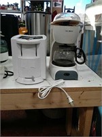 2 piece kitchen set coffee pot and toaster