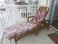 Lot #173 Adjustable wicker chaise lounge