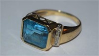 10k Gold Ring w/ Blue Stone