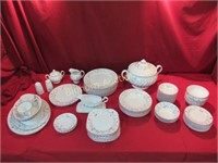 Fine English Table Ware Set: 81 piece lot