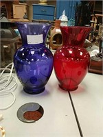 2 glass vases