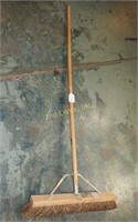 Rubbermaid Contractor Grade Bristle Push Broom