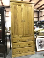 Mastercraft dresser with three drawers on bottom