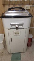 Electric roaster and small metal cabinet