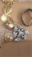Assorted necklaces, earrings, brooches including