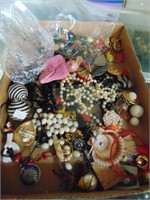 Vintage Buttons & Costume Jewelry