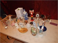 LARGE LOT OF KNICK KNACKS AND COLLECTIBLES
