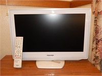 TOSHIBA MONITOR WITH REMOTE