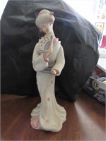 Geisha Girl Porcelian Figurine