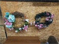 2 decorative wreaths