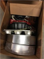 BOX OF BAKING PANS