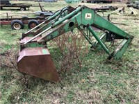 JOHN DEERE BUCKET LOADER 148 HAS BRACKETS