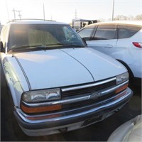19	1998	Chevrolet	Blazer	White	1GNDT13W0W2244413