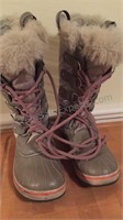 Sorel women’s winter boots sparkly grey and fur