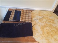 Three placemats, kitchen towel and four kitchen