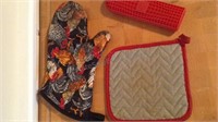 Oven mitt, hot pad and pampered chef rubber hot