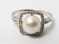 10K White Gold Pearl & Diamond Ring
