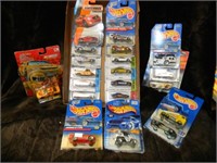 20 HOT WHEELS, MATCHBOX COLLECTIBLE CARS IN PACKAG