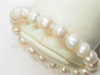 Flexible Pearls Bracelet