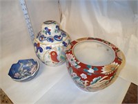 3 pieces of oriental ware