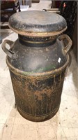 Old milk can with the lid (793)