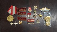 GROUP OF ASSORTED RUSSIAN MILITARY PINS & MEDALS