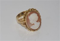 9ct yellow gold ring with shell cameo