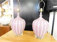 PAIR OF CERAMIC LAMPS WITH LUCITE BASE