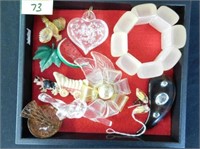 COLLECTION OF LUCITE, ACRYLIC JEWELRY, PINS