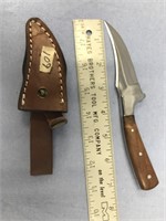 Hunting knife 7" long with wood handle          (g