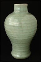 Chinese Celadon Crackle Glaze Vase,
