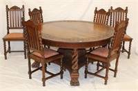Antique Oak Round Pedestal Table w/ nice carvings,
