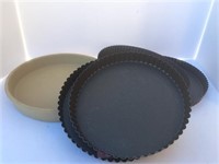 Tort and Stoneware Pans