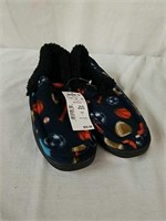 New sports slippers size large