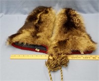 Very nice pair of mittens, raccoon fur       (k 99