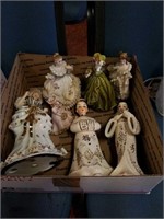 Box lot with figurines